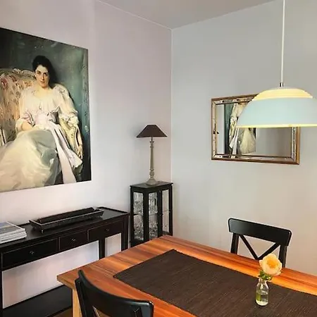 Seeglueck Seeliebe - Charmante Jugendstilwohnung Mit Parkplatz Direkt Im Zentrum Nahe Bahnhof Und Seeufer In Apartment Konstanz