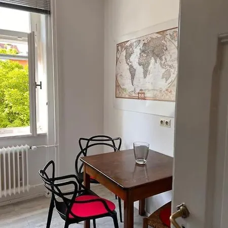 Seeglueck Seeliebe - Charmante Jugendstilwohnung Mit Parkplatz Direkt Im Zentrum Nahe Bahnhof Und Seeufer In Apartment