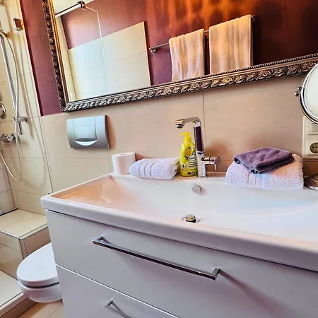 Seeglueck Seeliebe - Charmante Jugendstilwohnung Mit Parkplatz Direkt Im Zentrum Nahe Bahnhof Und Seeufer In Apartamento *